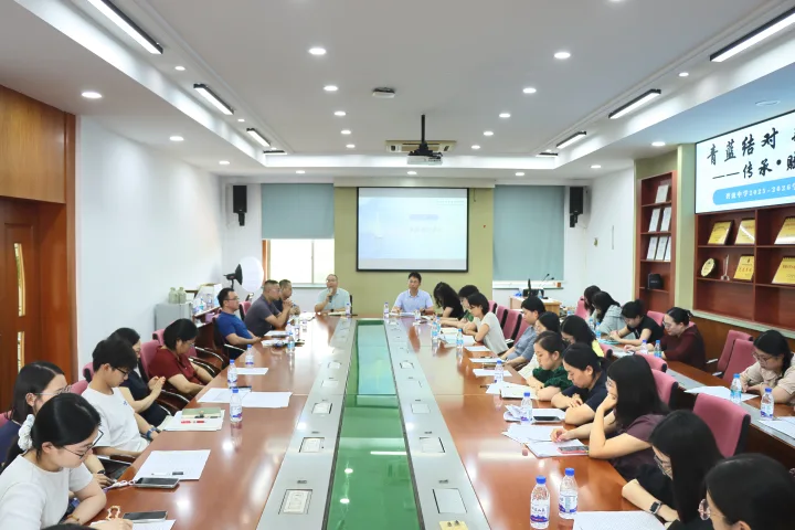 【行舟教研】青蓝结对传薪火，携手共进谱新篇—— 碧波中学2025-2026学年“师徒结对”仪式圆满举行