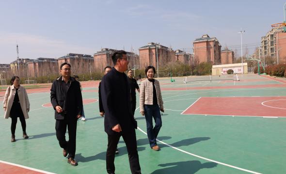 操场参观
