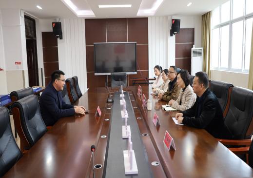 座谈会